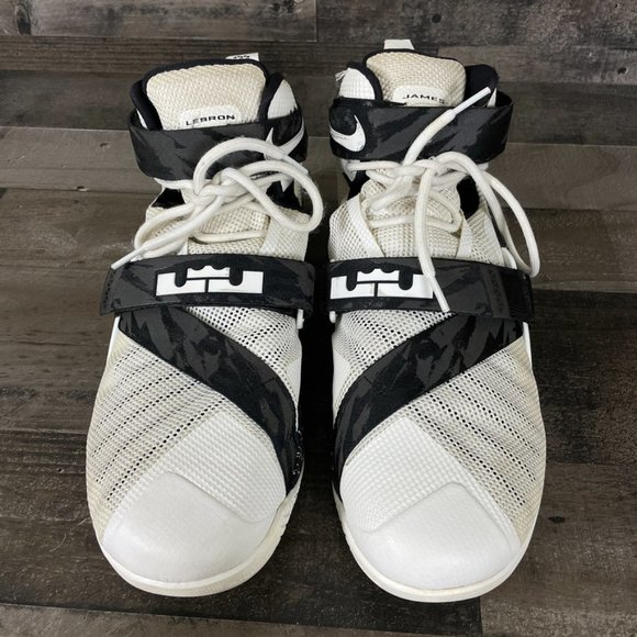 Nike Lebron Soldier 9 Premium Basketball Shoes - Picture 4 of 12